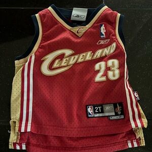 2T Lebron James Cleveland cavaliers NBA JERSEY. Reebok brand.